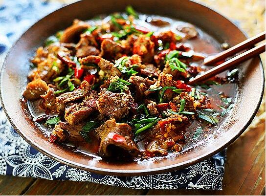 上海食堂承包給企業(yè)帶來(lái)的優(yōu)點(diǎn)：